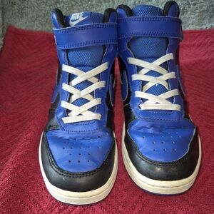 NIKE Youth Hi-top Sneaker